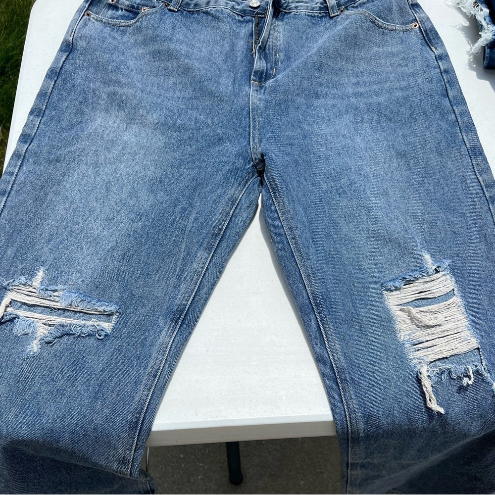 Pink Lily distressed boyfriend jeans